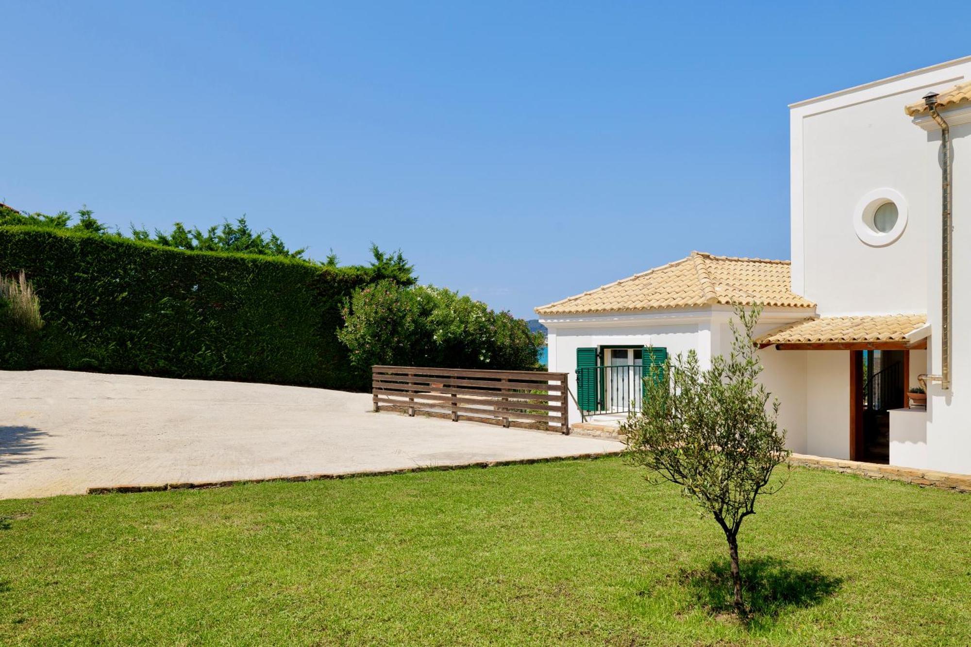 Beachfront Villa Victoras - With Private Beach Sidari  Exterior photo